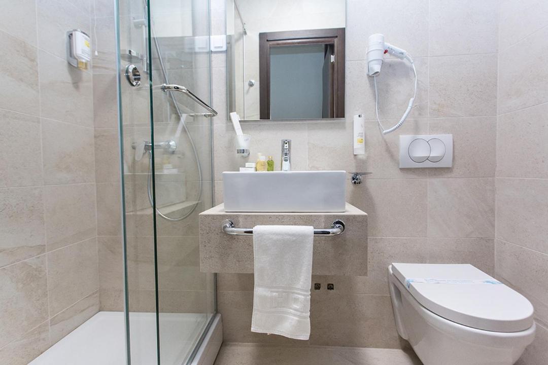 Hotel Grand Hedonist Pancevo Ngoại thất bức ảnh