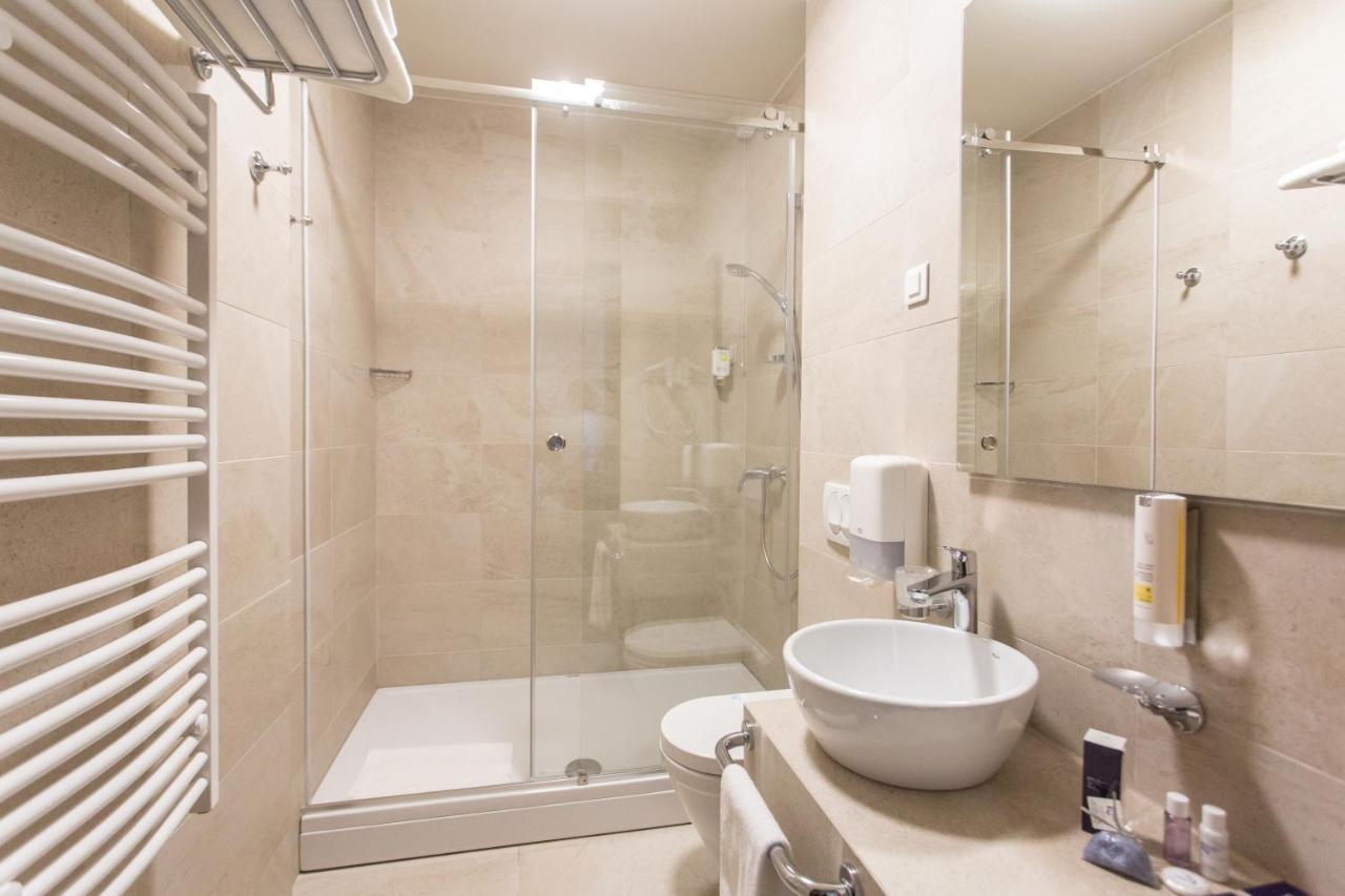 Hotel Grand Hedonist Pancevo Ngoại thất bức ảnh