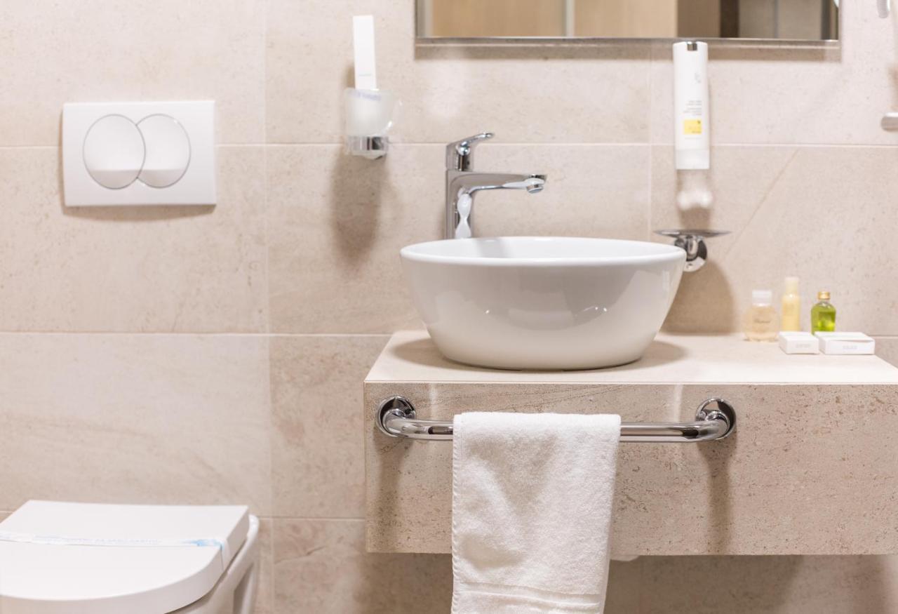 Hotel Grand Hedonist Pancevo Ngoại thất bức ảnh