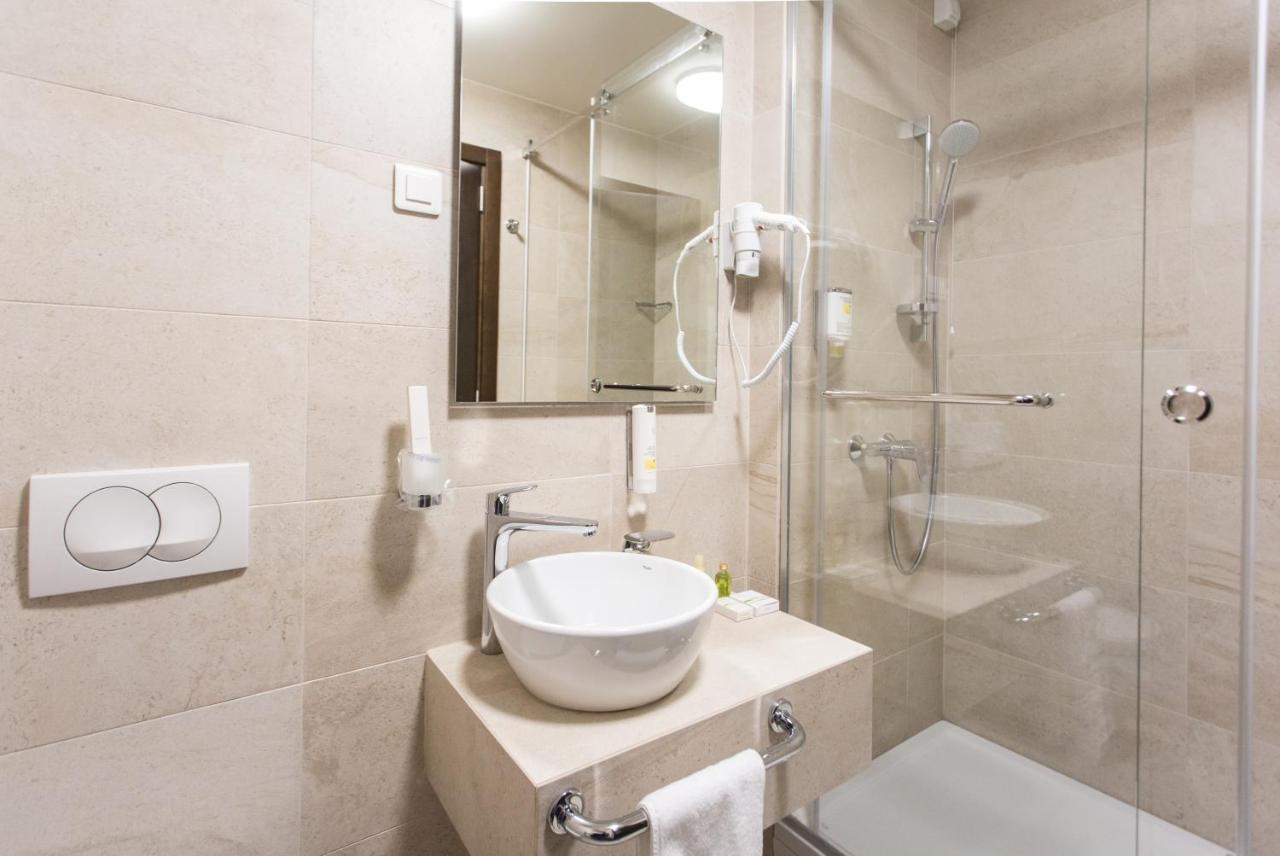 Hotel Grand Hedonist Pancevo Ngoại thất bức ảnh